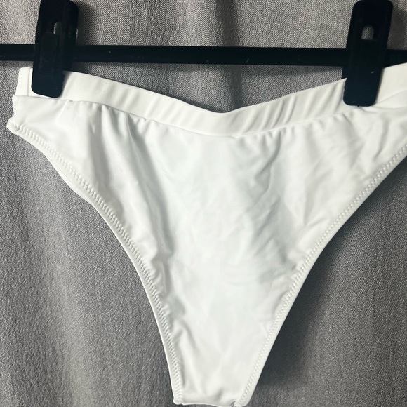 White bikini bottoms - Picture 2 of 5